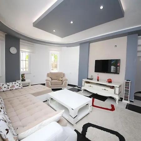 Fairways Villa *